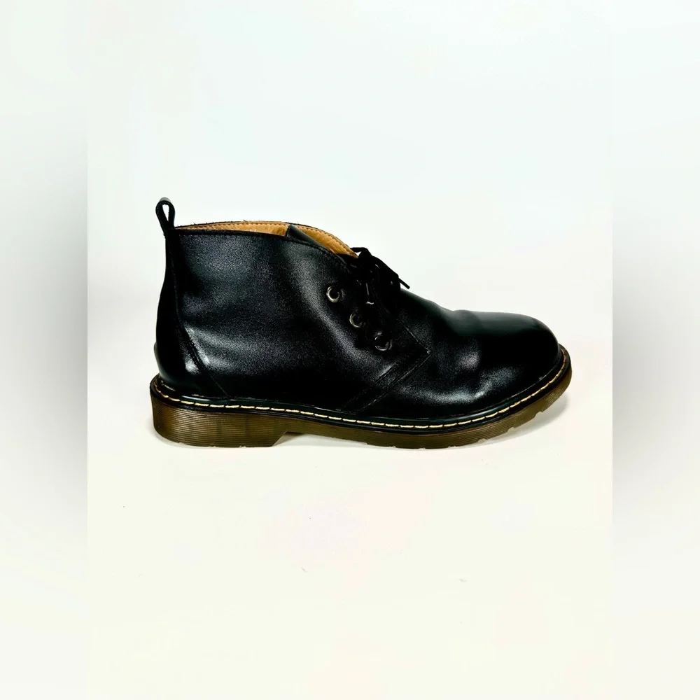 Dr. Martens Men’s Chukka Boots in black